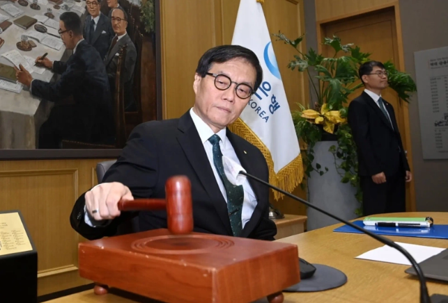 韩国银行保持基准利率稳定…。保持在每年2.50%
